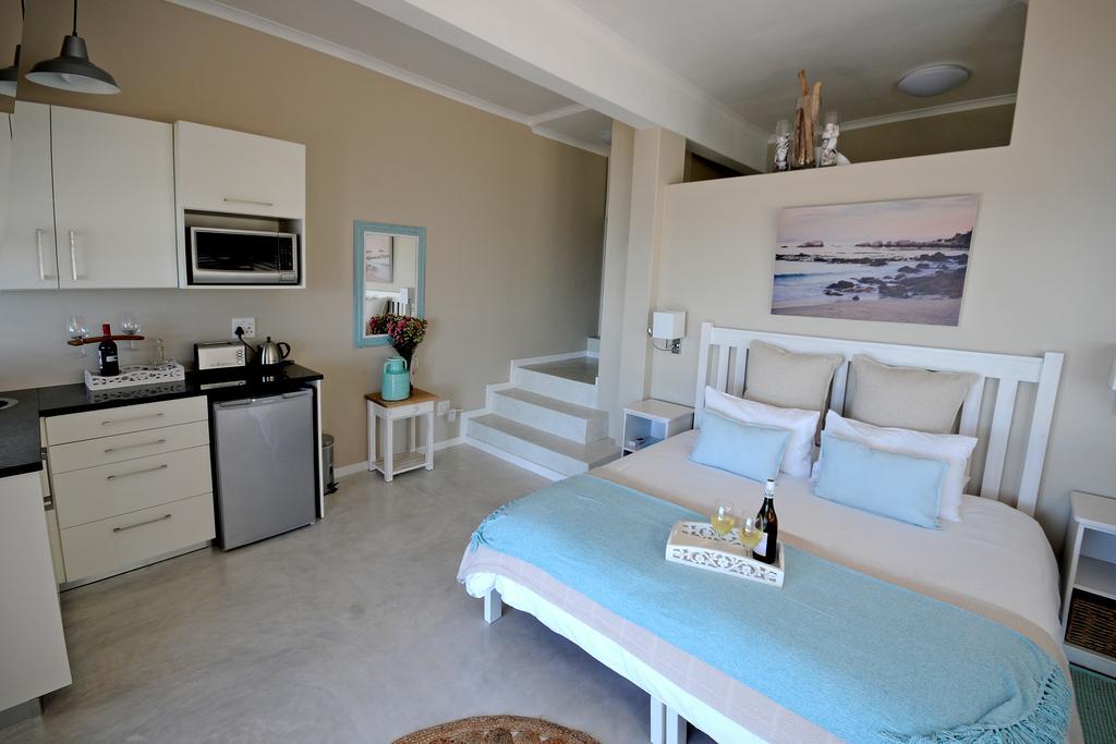 Rocklands Seaside Bed And Breakfast Simon's Town Exterior photo